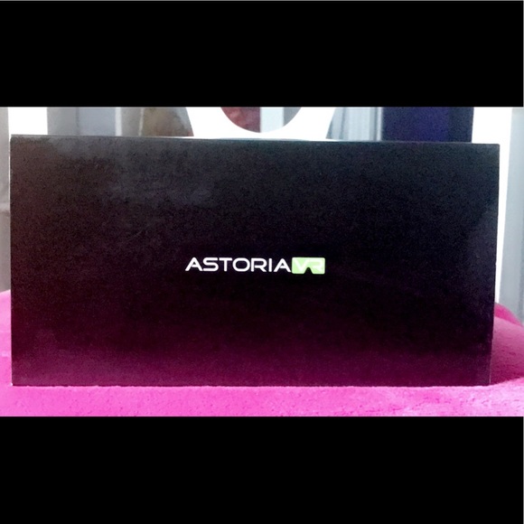 VR SETS 🤍. - Picture 3 of 3